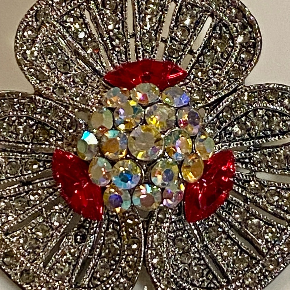 Beautiful rare vintage brooch. Aurora borealis and rhinestone. 1 3/4” Silvertone
